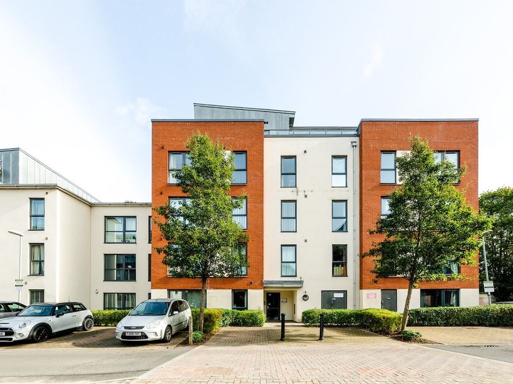 2 bed flat for sale in Paxton Drive, Bristol BS3, £265,000