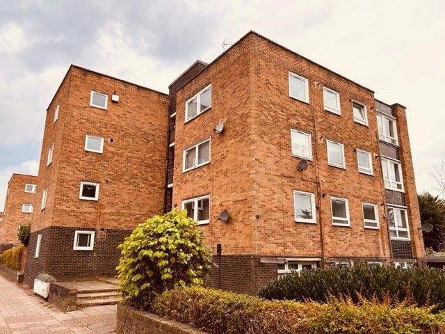 1 bed flat for sale in The Common, Hatfield AL10, £180,000