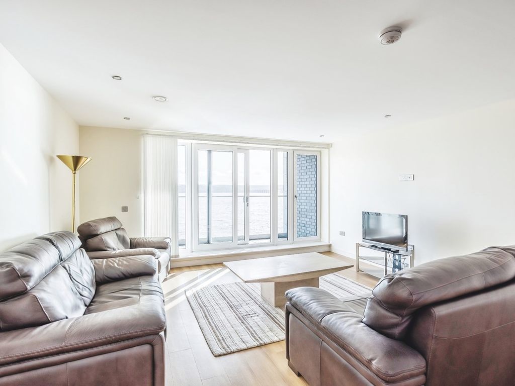 3 bed flat for sale in Riverside Drive, Dundee DD1, £325,000