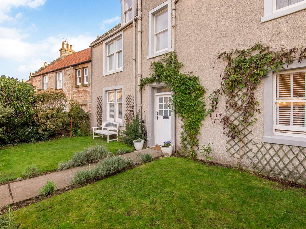 2 bed flat for sale in Marketgate South, Crail, Anstruther KY10, £298,000