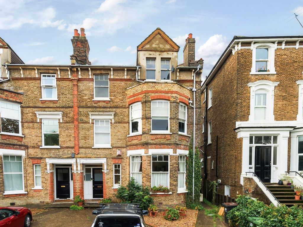 2 bed flat for sale in Valley Road, Shortlands, Bromley BR2, £325,000