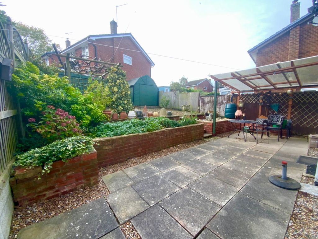 3 bed detached house for sale in Greenway, Braunston NN11, £300,000