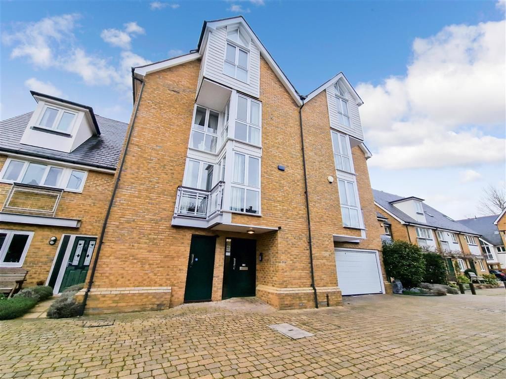 2 bed flat for sale in The Street, Horton Kirby, Kent DA4, £400,000