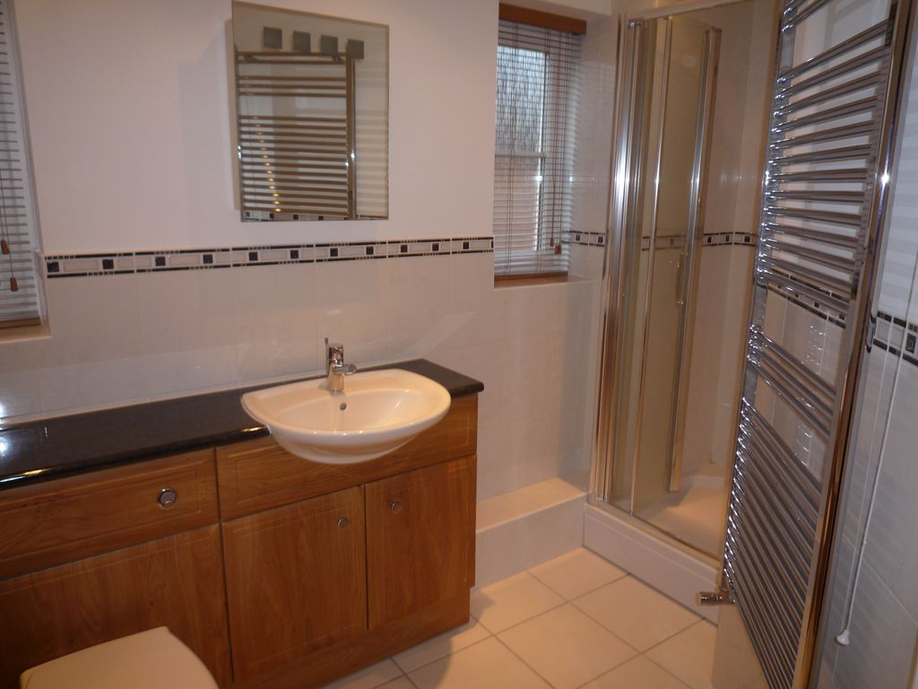 2 bed flat to rent in Crown Bridge, Penkridge ST19, £725 pcm