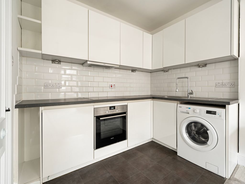 2 bed flat to rent in Great Cumberland Place, London W1H, £2,500 pcm