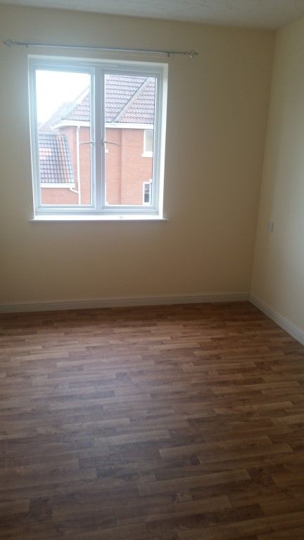 2 bed flat to rent in Lords Way, Somerset TA6, £925 pcm