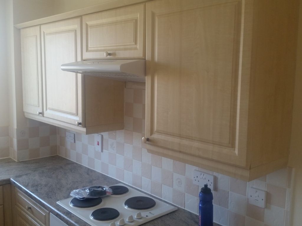 2 bed flat to rent in Lords Way, Somerset TA6, £925 pcm