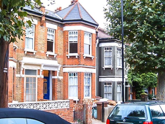 2 bed flat to rent in Fletching Road, Hackney E5, £2,249 pcm