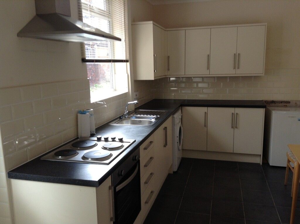 2 bed flat to rent in Oakland Terrace, Edlington, Doncaster DN12, £500 pcm