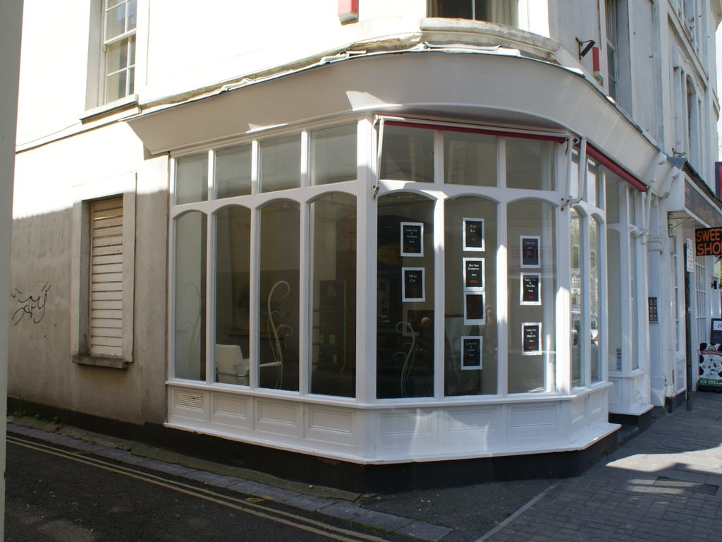 Retail premises to let in High Street, Weston Super Mare BS23, £10,000 pa