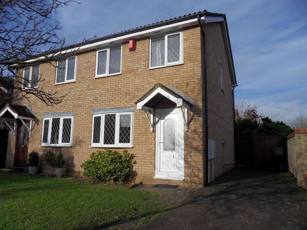 2 bed semi-detached house to rent in Rivetts Close, Olney MK46, £1,150 pcm