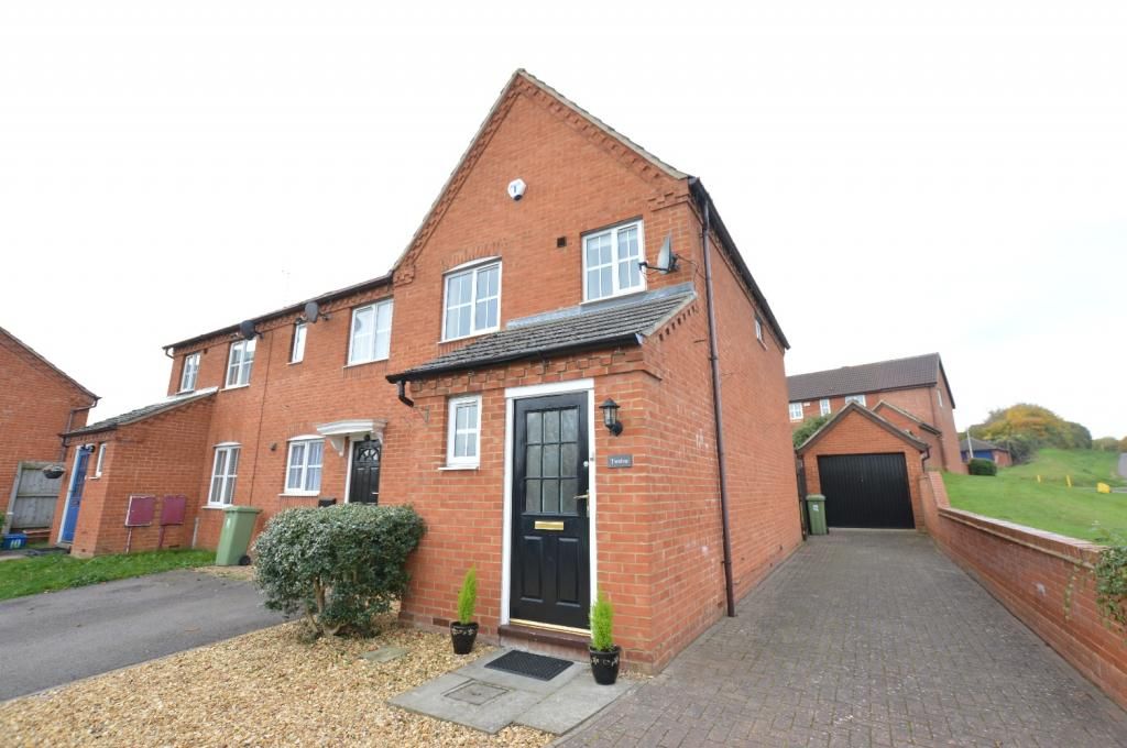 3 bed end terrace house to rent in Lilly Hill, Olney MK46, £1,350 pcm