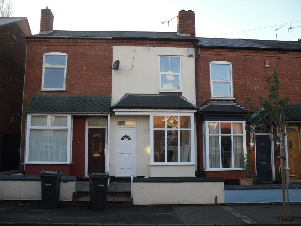 2 bed terraced house to rent in Lightwoods Road, Smethwick B67, £1,100 pcm