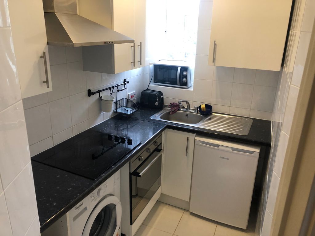 1 bed flat to rent in Mortimer Crescent, Kilburn NW6, £1,395 pcm