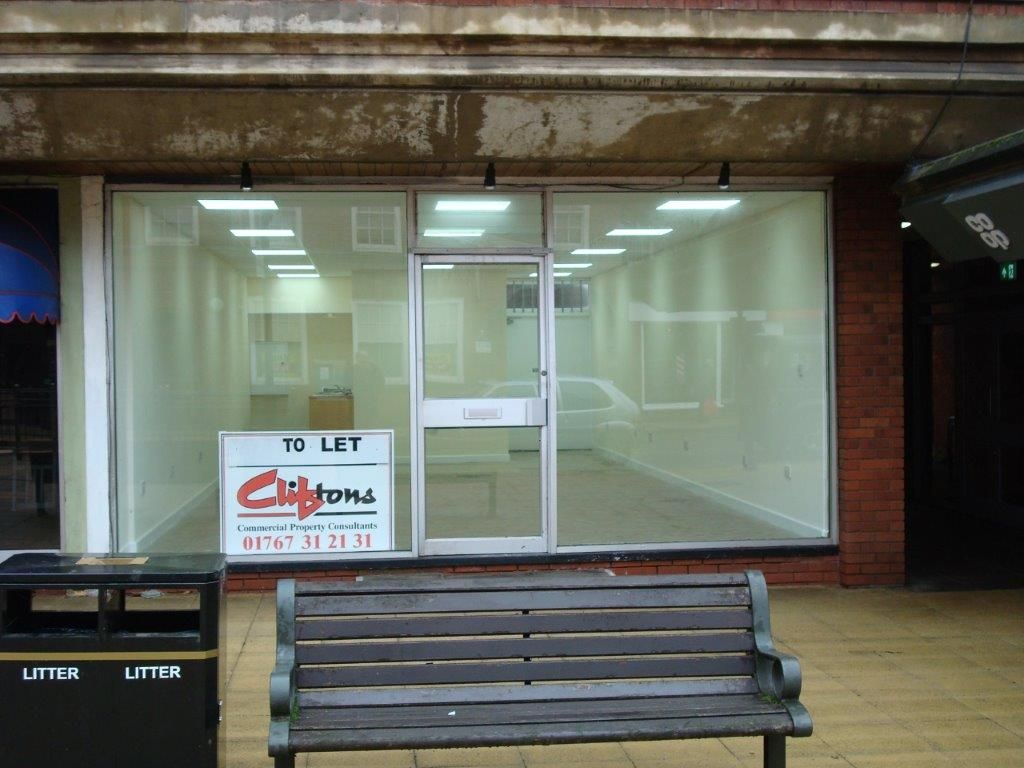 Retail premises to let in High Street, Biggleswade SG18, £14,750 pa