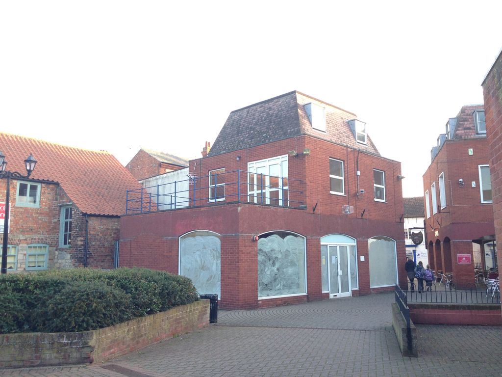 Retail premises to let in The Riverside Shopping Centre, Southgate, Sleaford NG34, £22,500 pa