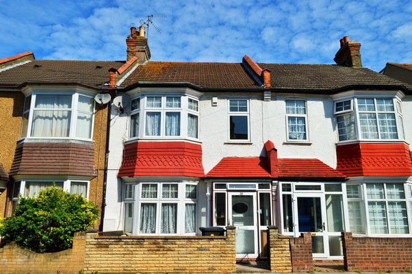 3 bed terraced house to rent in Stratford Road, Thornton Heath, Surrey CR7, £1,975 pcm