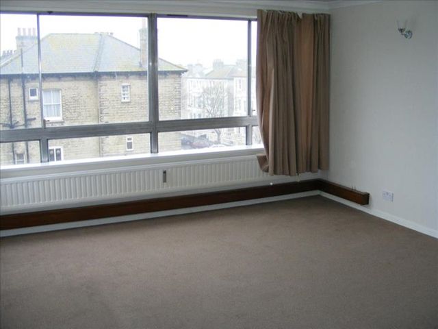 2 bed flat to rent in Ashdown, Eaton Road, Hove, East Sussex. BN3, £1,445 pcm
