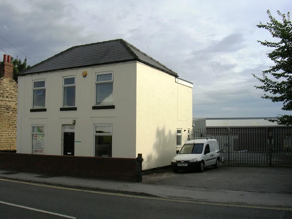 Office to let in Stand Road, Whittington Moor, Chesterfield S41, £3,300 pa