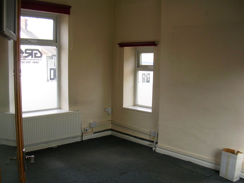 Office to let in Stand Road, Whittington Moor, Chesterfield S41, £3,300 pa