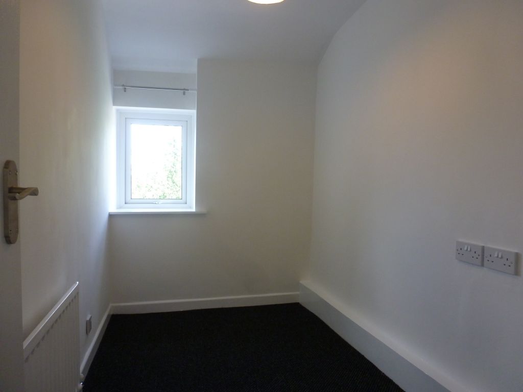 3 bed cottage to rent in Queens Square, Hoddlesden BB3, £895 pcm