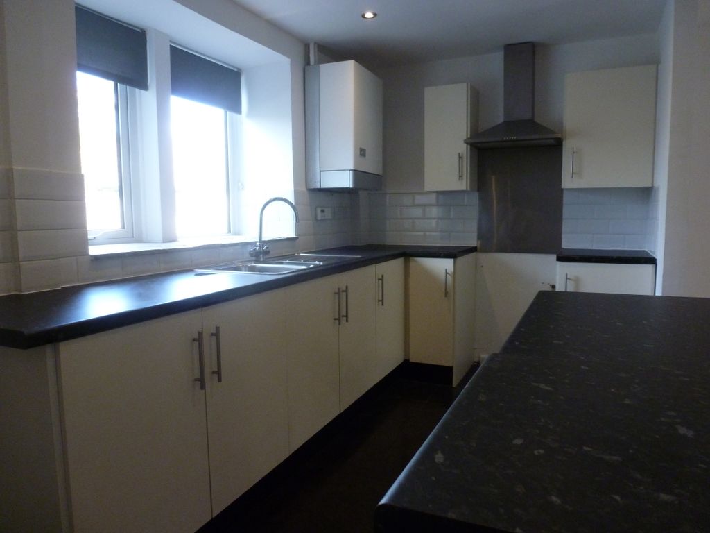 3 bed cottage to rent in Queens Square, Hoddlesden BB3, £895 pcm