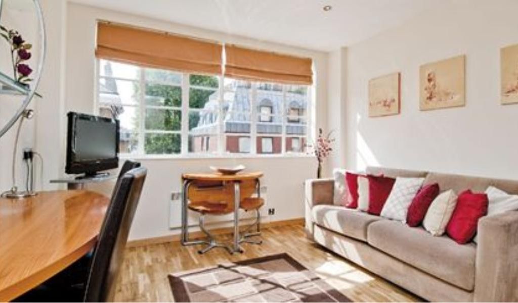 2 bed flat to rent in Roland Gardens, South Kensington SW7, £3,163 pcm