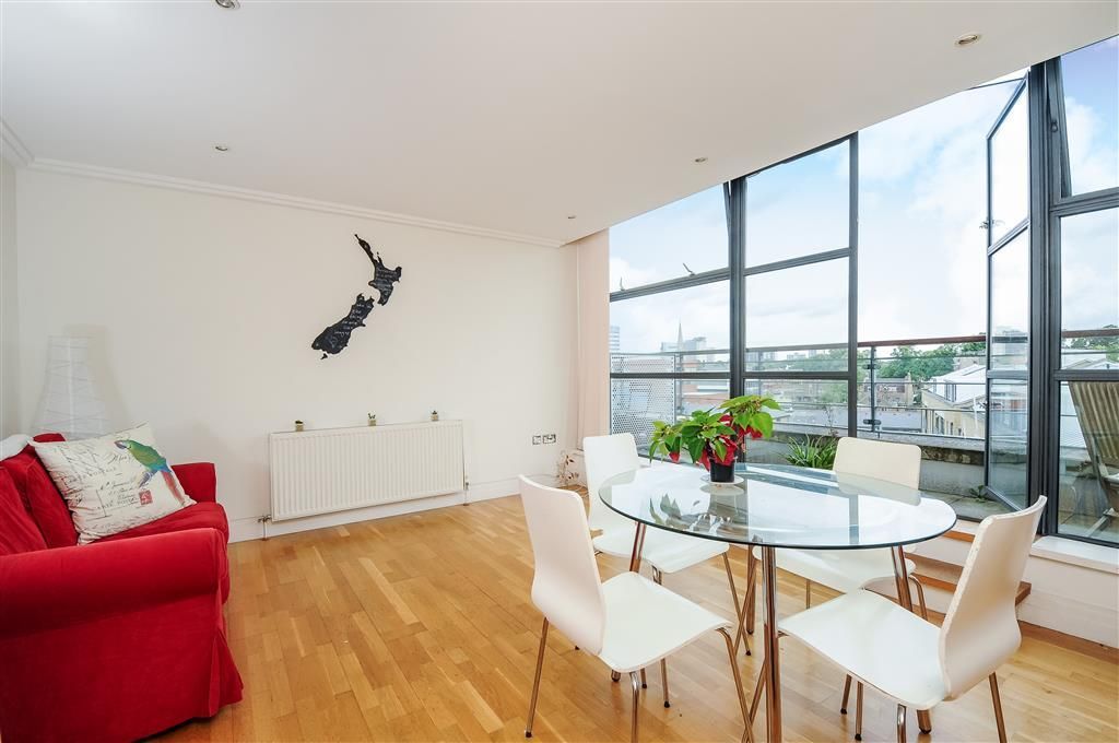 2 bed flat to rent in Point Wharf Lane, Brentford TW8, £1,998 pcm