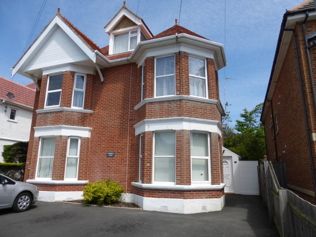 Studio to rent in Stourcliffe Avenue, Southbourne, Bournemouth BH6, £750 pcm