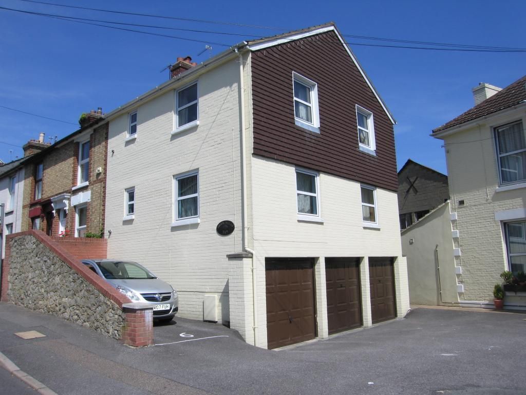 1 bed flat to rent in Bower Street, Maidstone ME16, £850 pcm