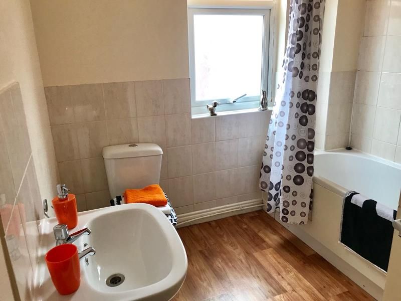 3 bed property to rent in Edinburgh Terrace, Armley, Leeds LS12, £825 pcm