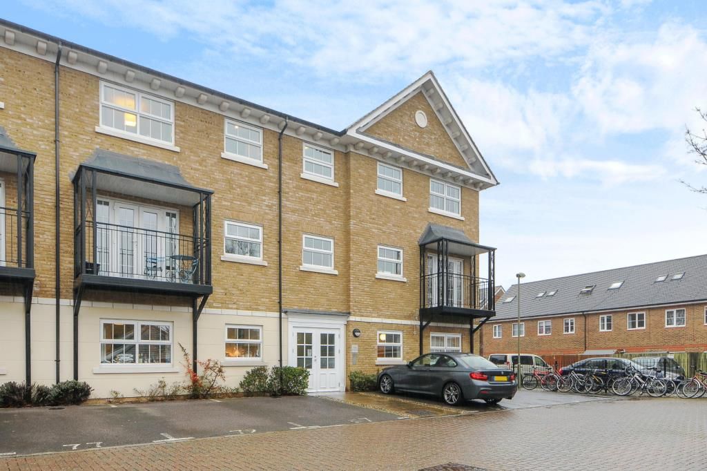 2 bed flat to rent in Reliance Way, East Oxford OX4, £1,500 pcm