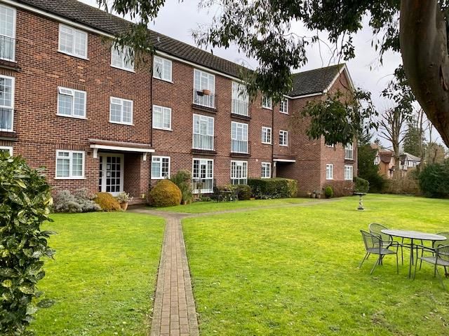 1 bed flat to rent in Lower Cookham Road, Maidenhead SL6, £1,250 pcm