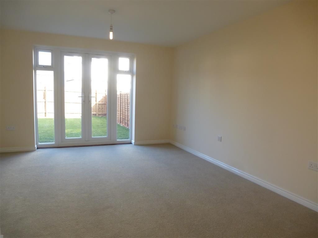 2 bed semi-detached house to rent in Northumberland Way, Walsall WS2, £900 pcm