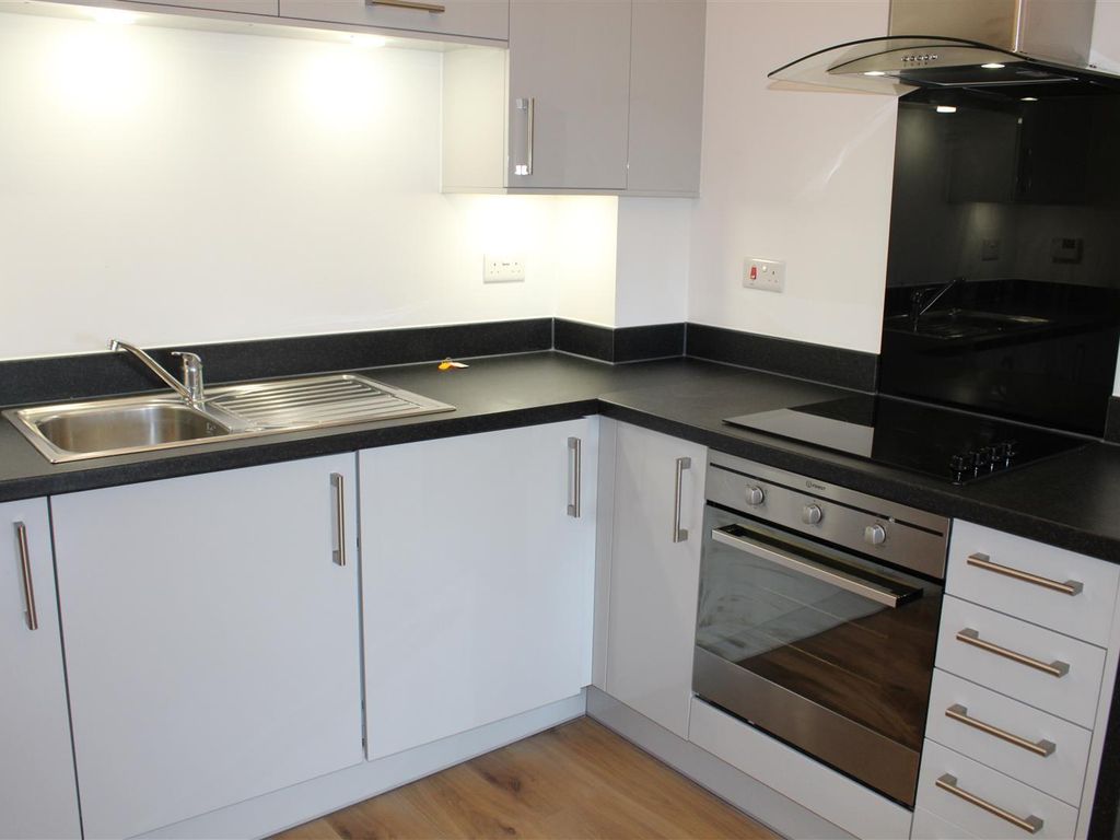 1 bed flat to rent in Millbrook Road East, Southampton SO15, £860 pcm