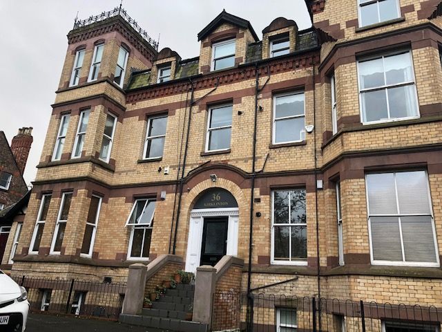 3 bed flat to rent in Aigburth Drive, Liverpool L17, £1,200 pcm