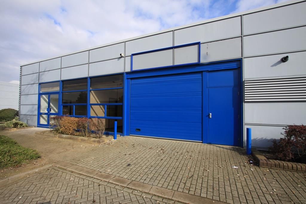 Warehouse to let in Tanners Drive, Blakelands, Milton Keynes, Buckinghamshire MK14, £43,700 pa