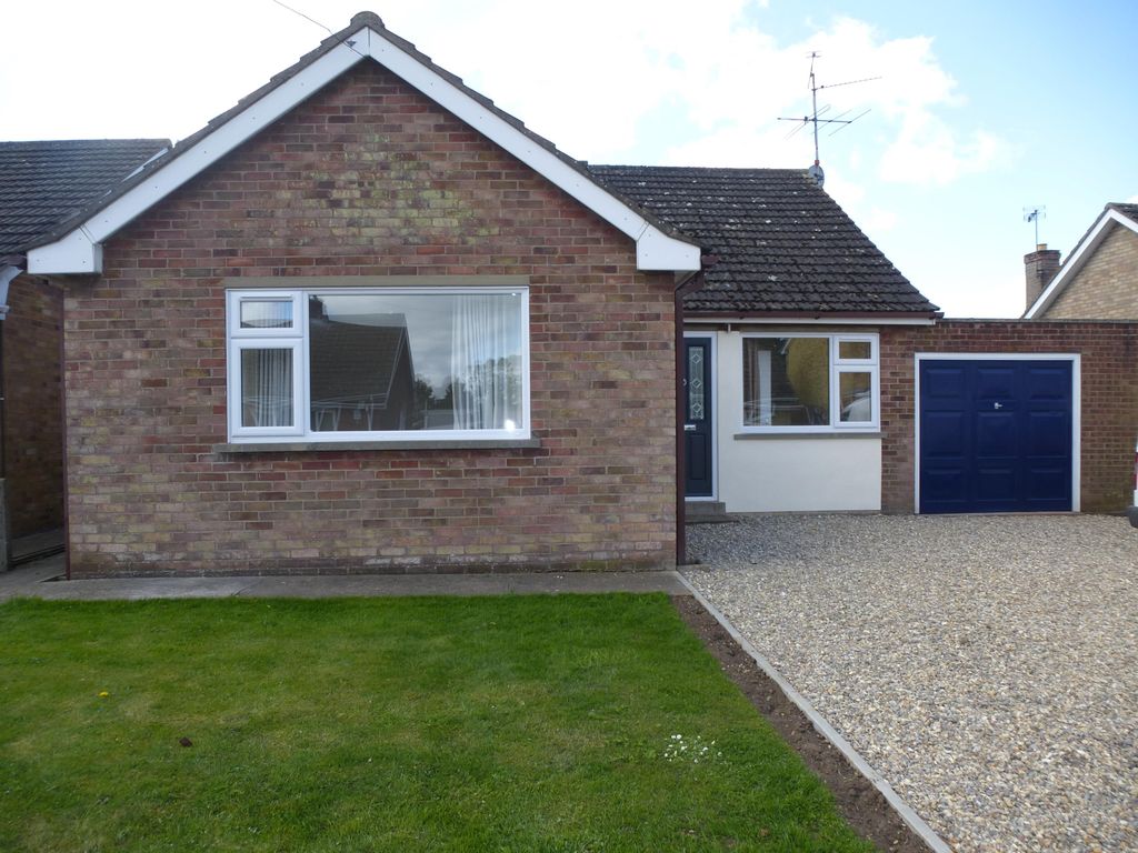 2 bed detached bungalow to rent in Woodlands Avenue, March PE15, £950 pcm