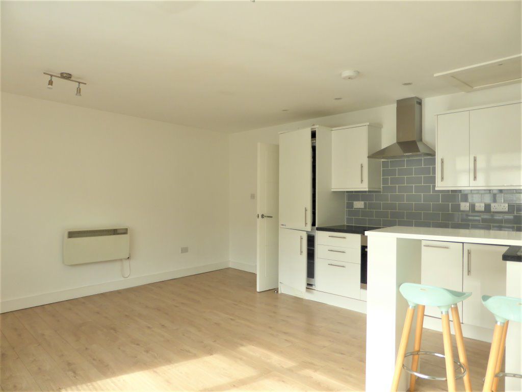 1 bed flat to rent in Western Road, Hove BN3, £1,290 pcm
