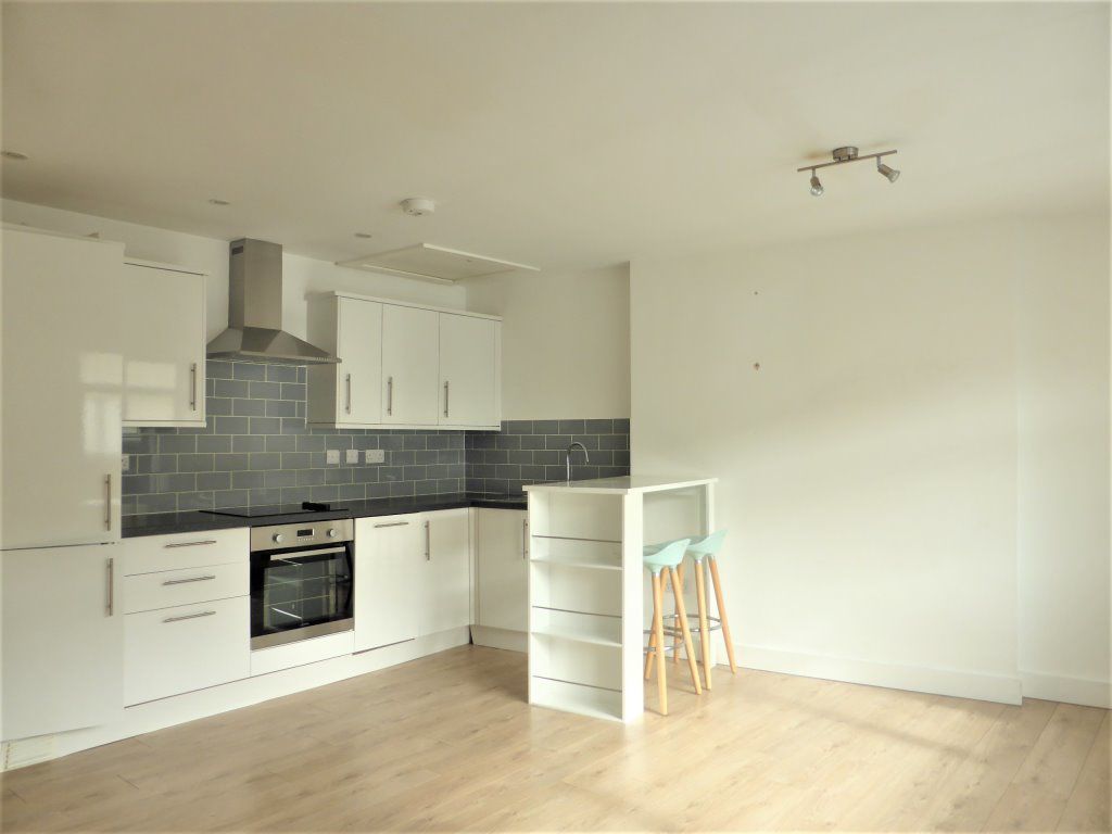 1 bed flat to rent in Western Road, Hove BN3, £1,290 pcm