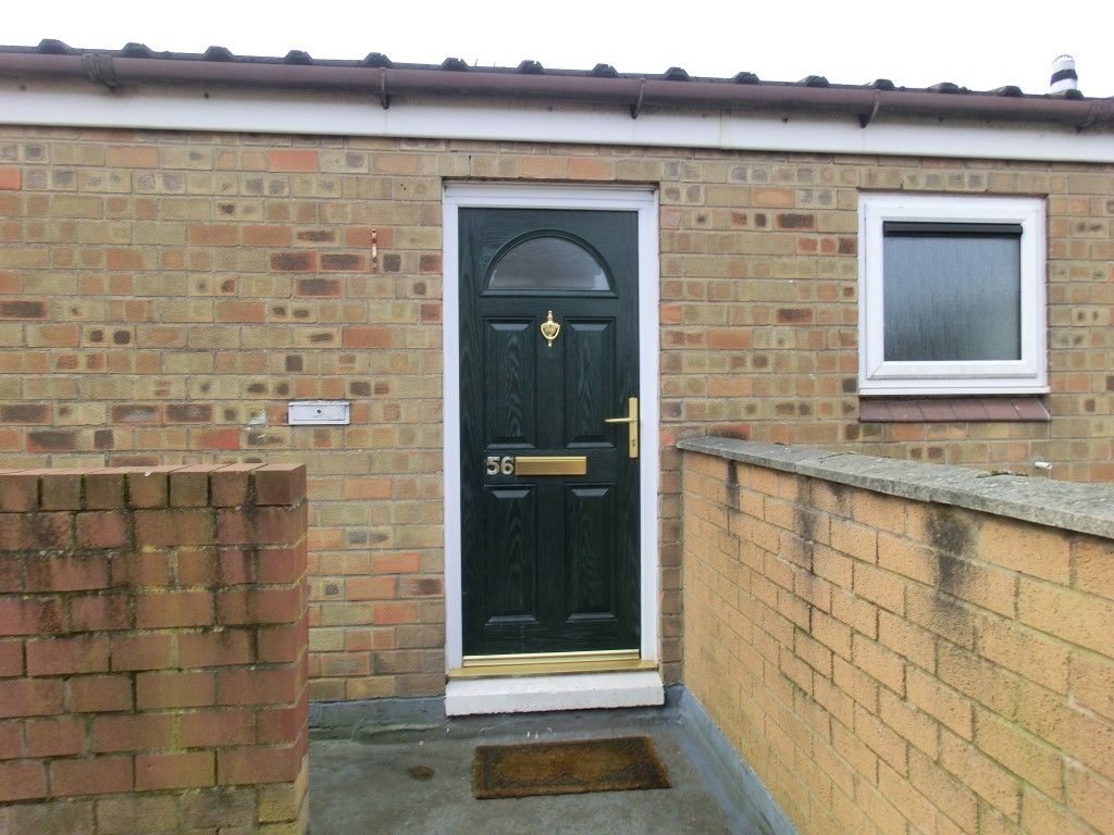 2 bed flat to rent in Inglewhite, Skelmersdale WN8, £600 pcm