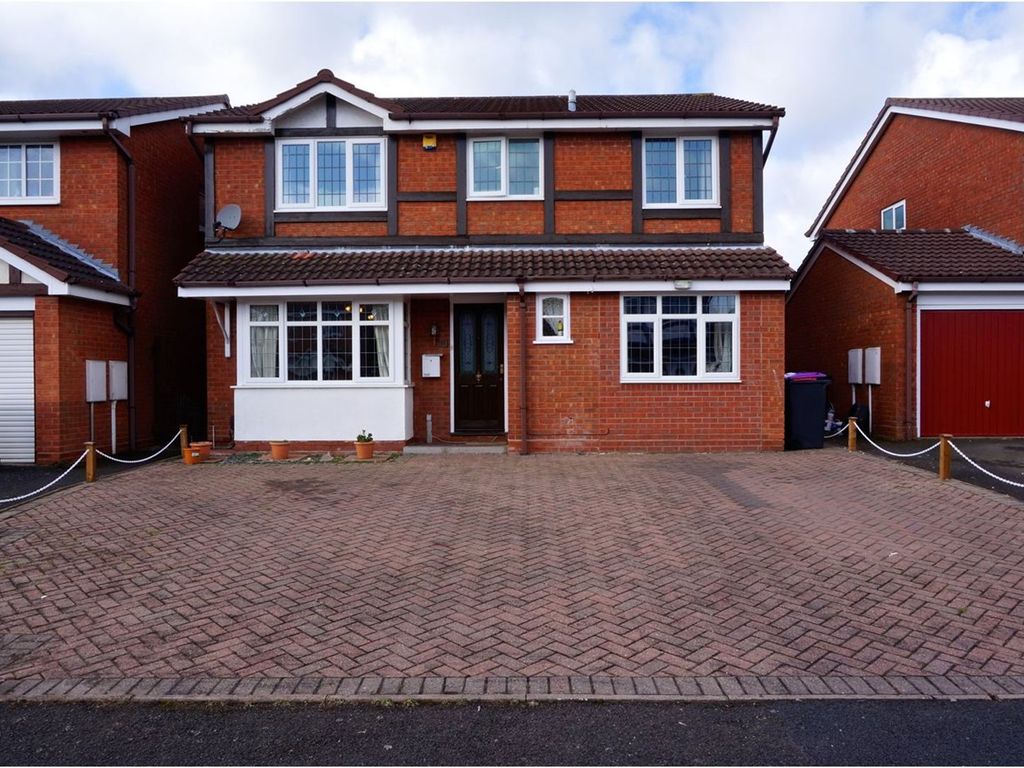 5 bed detached house for sale in Hartley Close, Telford TF3, £349,500