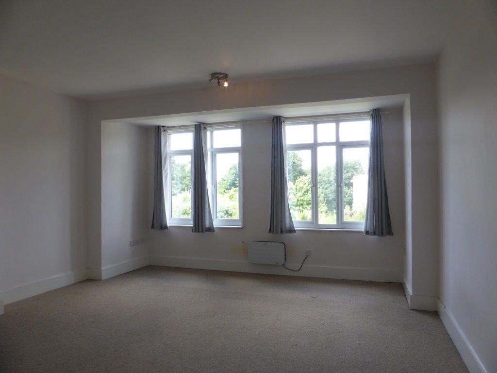 Studio to rent in York Place, York Avenue, Hove BN3, £1,050 pcm