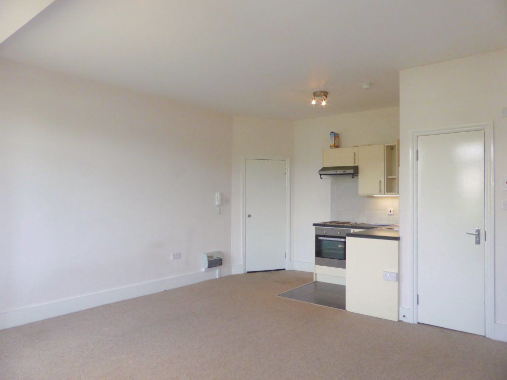 Studio to rent in York Place, York Avenue, Hove BN3, £1,050 pcm