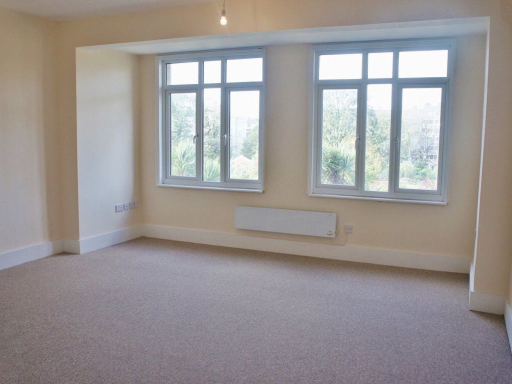 Studio to rent in York Place, York Avenue, Hove BN3, £1,050 pcm