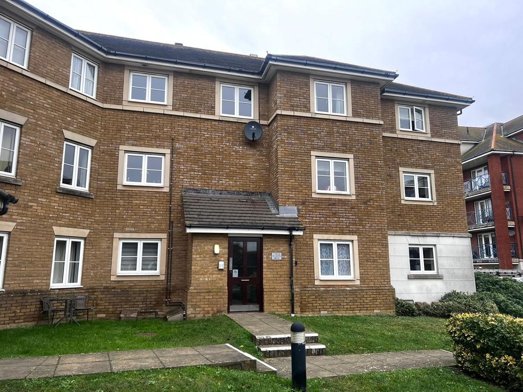 2 bed flat to rent in St. Kitts Drive, Eastbourne BN23, £1,200 pcm