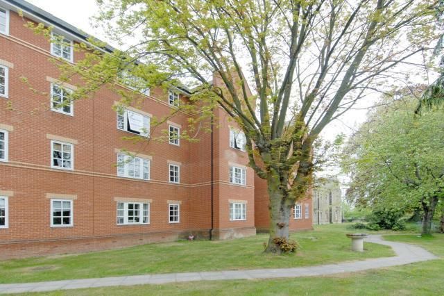 2 bed flat to rent in Bennett Crescent, East Oxford OX4, £1,450 pcm