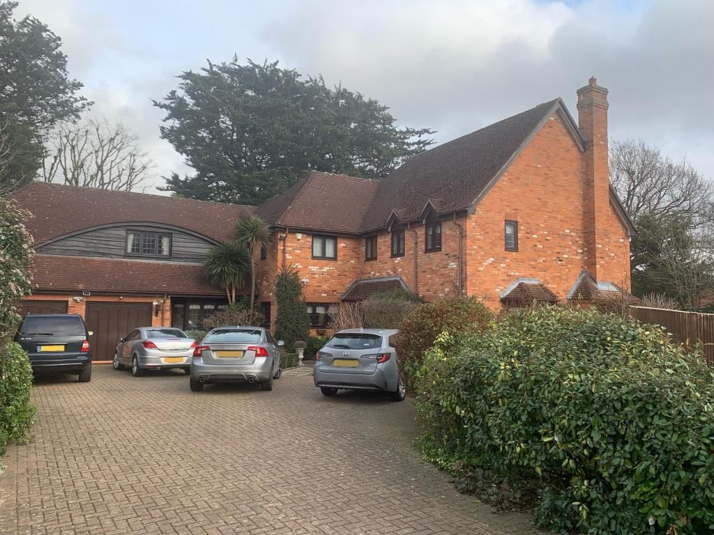 5 bed detached house to rent in Maidenhead, Berkshire SL6, £5,750 pcm