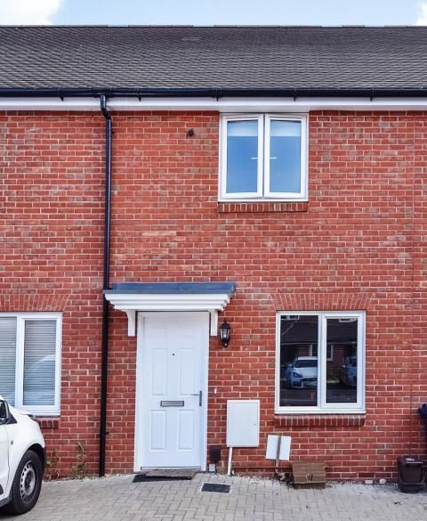 2 bed terraced house to rent in Chalk Stream Rise, Amersham HP6, £1,700 pcm