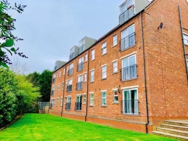 2 bed flat to rent in Willow Tree Close, Lincoln LN5, £750 pcm